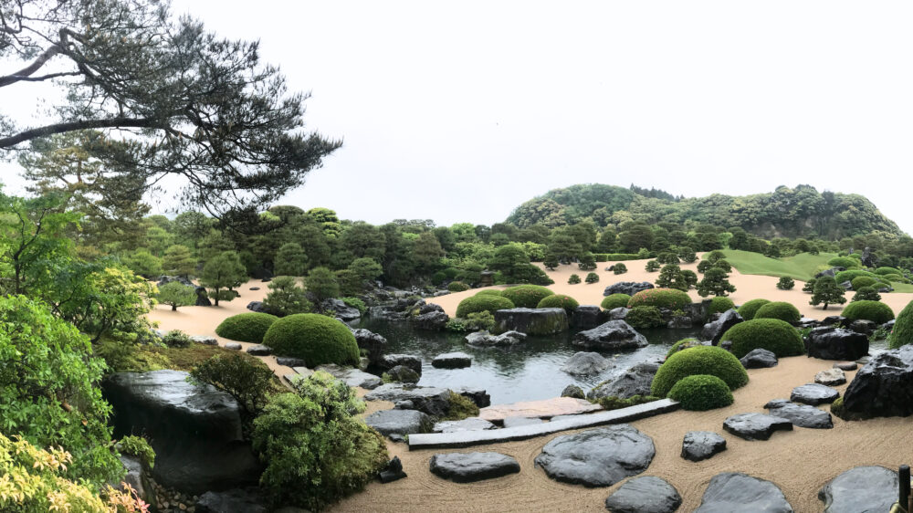 足立美術館の「白砂青松庭」
