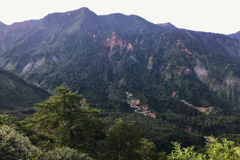 展望台から眺めた立山カルデラ