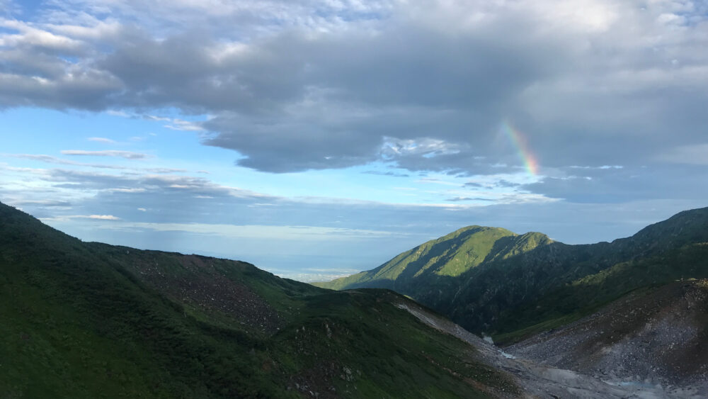 室堂の早朝雨上がり（虹）