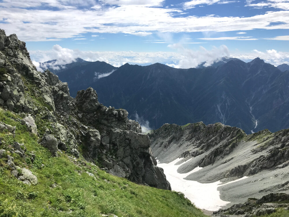 雄山頂上付近から見た景色