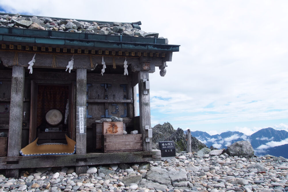 雄山頂上の雄山神社
