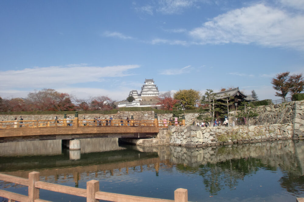 大手前公園から見た桜門橋と姫路城