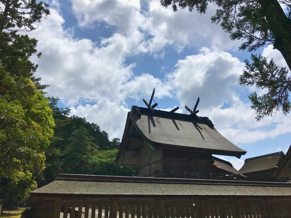 西側からみた出雲大社の御本殿