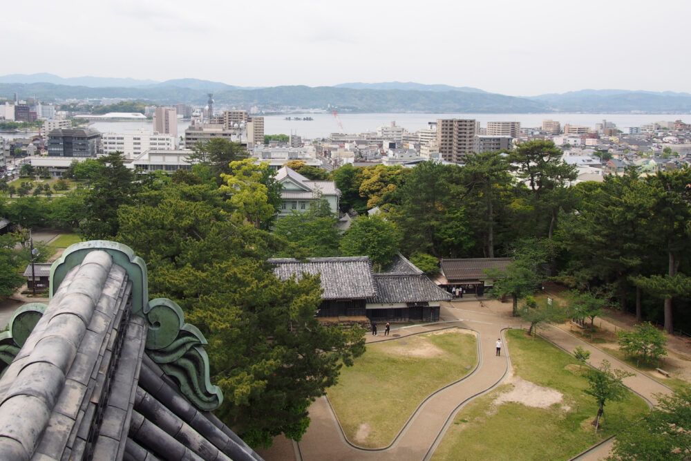 松江城・最上階から宍道湖を眺めた様子