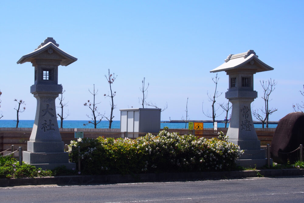 出雲・神迎え道沿いの大社常燈