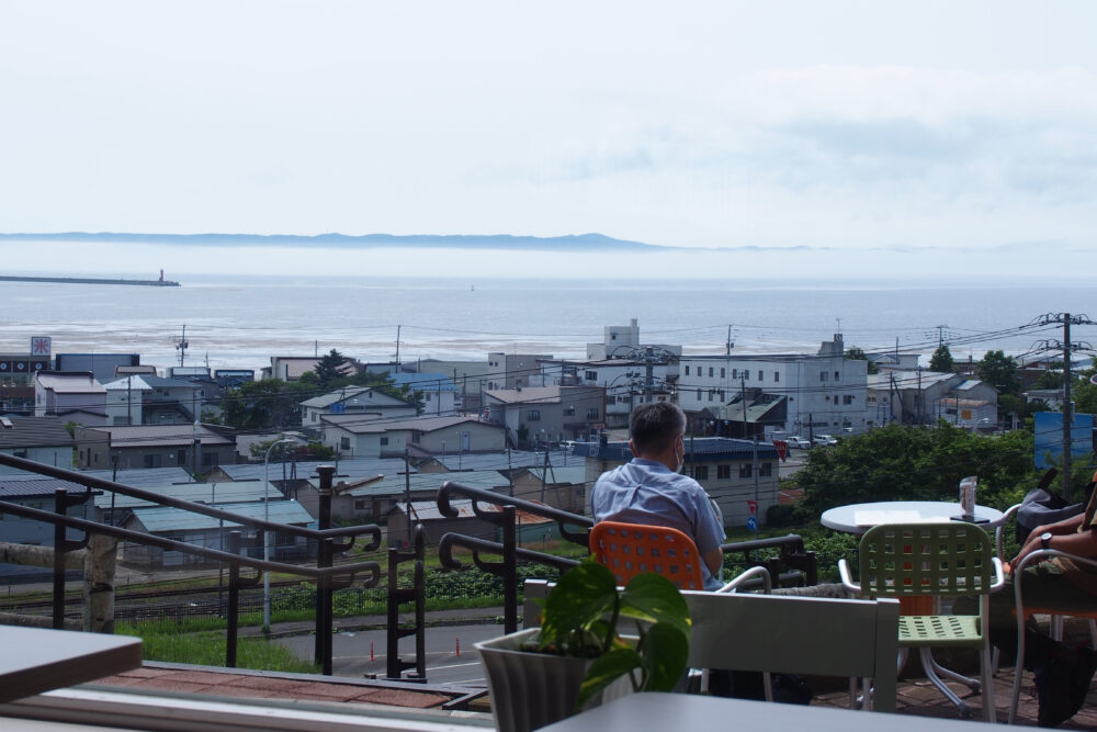 コンキリエから眺めた街と海の景色