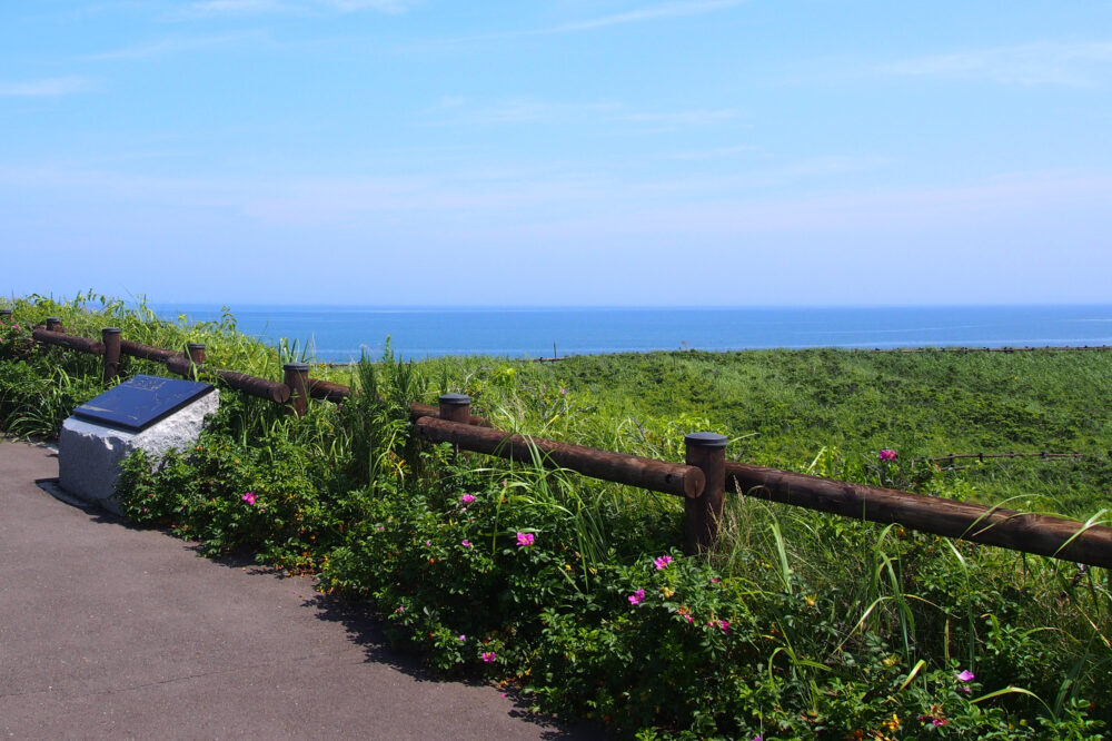 小清水原生花園とオホーツク海