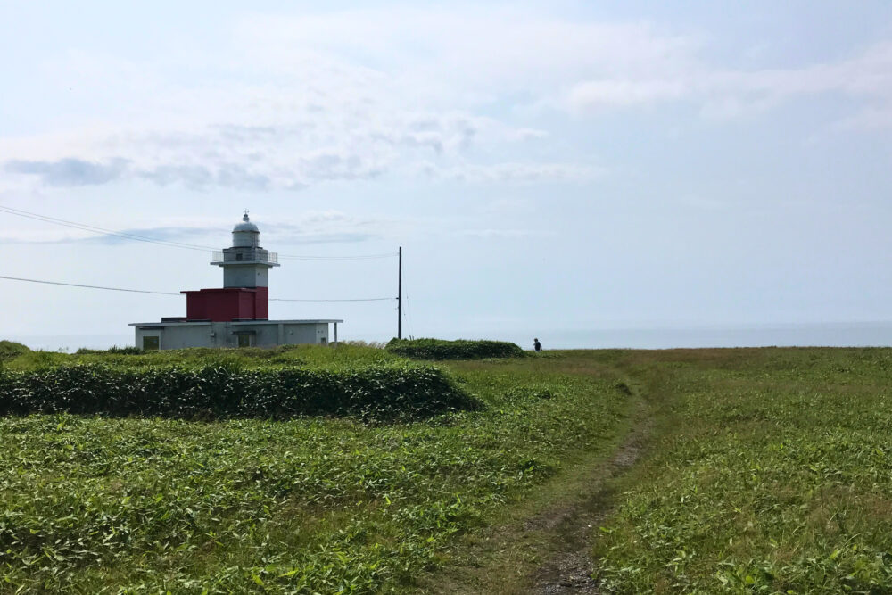 落石岬灯台へと続く道