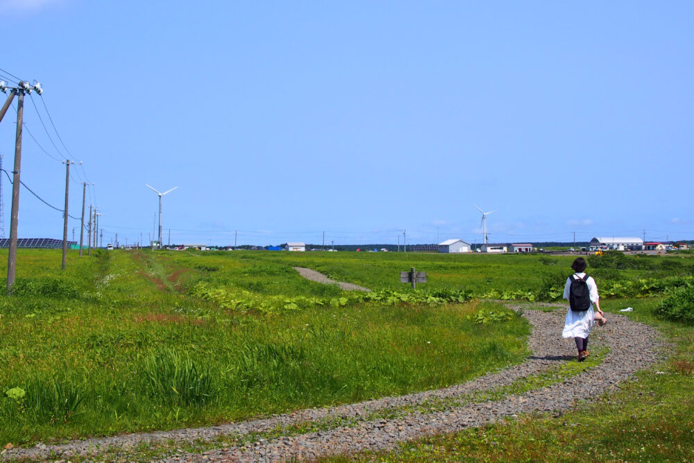 落石岬から車に向かってもどるところ
