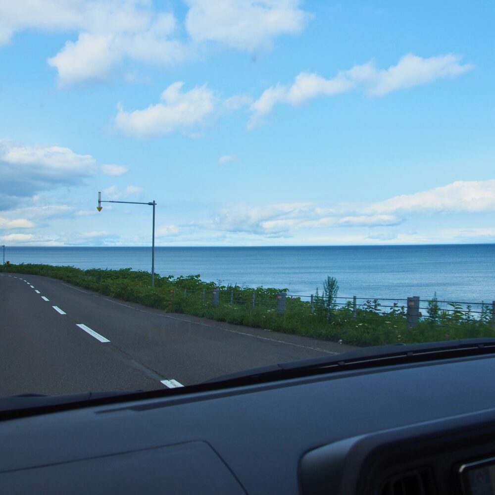 知床方面へ向かうドライブ中に撮影した海