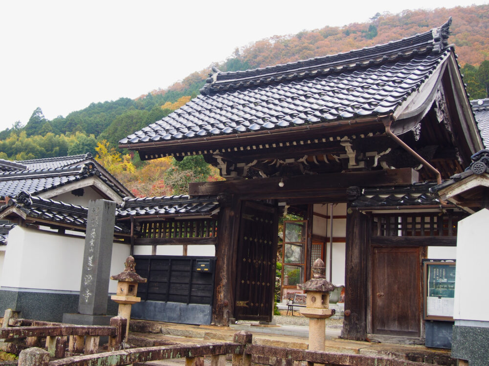 寺門通り沿いにある善證寺