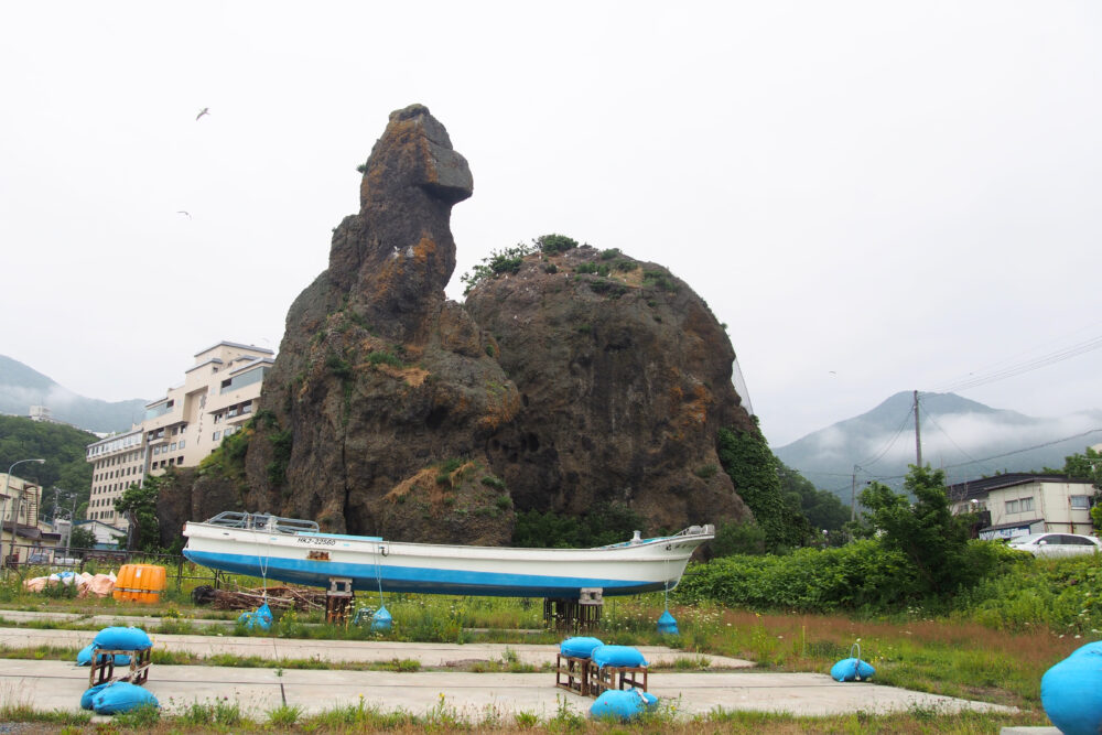 ゴジラ岩
