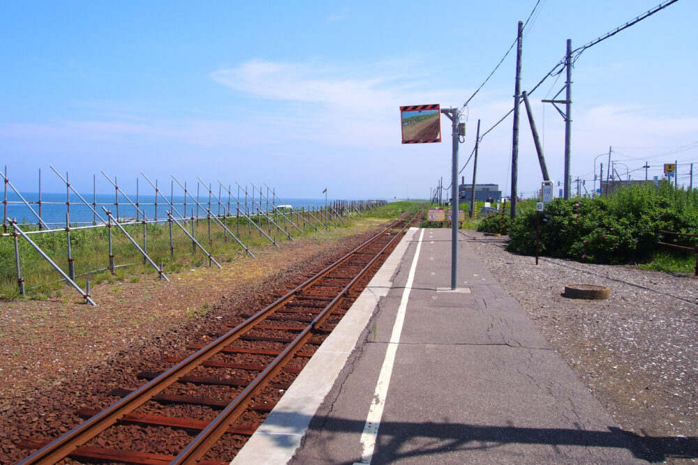 北浜駅のホーム。知床方面の景色。