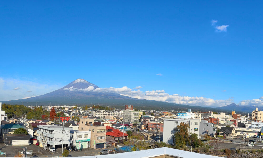 屋上テラスからの富士山の景色