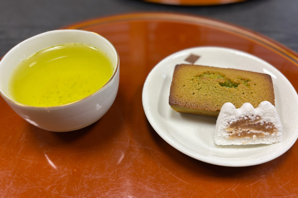 煎茶飲み比べセット
一番茶とお菓子