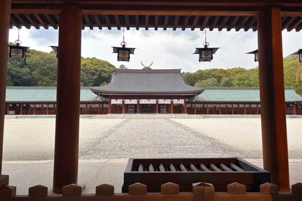 外拝殿から見える内拝殿