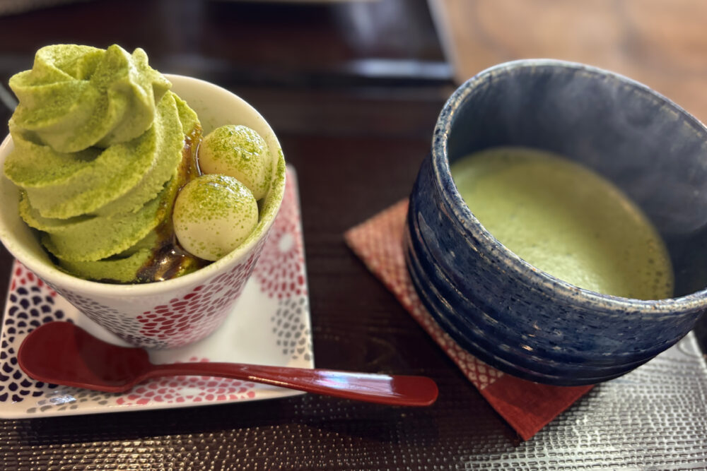 茶屋「龍美堂」の抹茶と白玉ソフトクリーム
