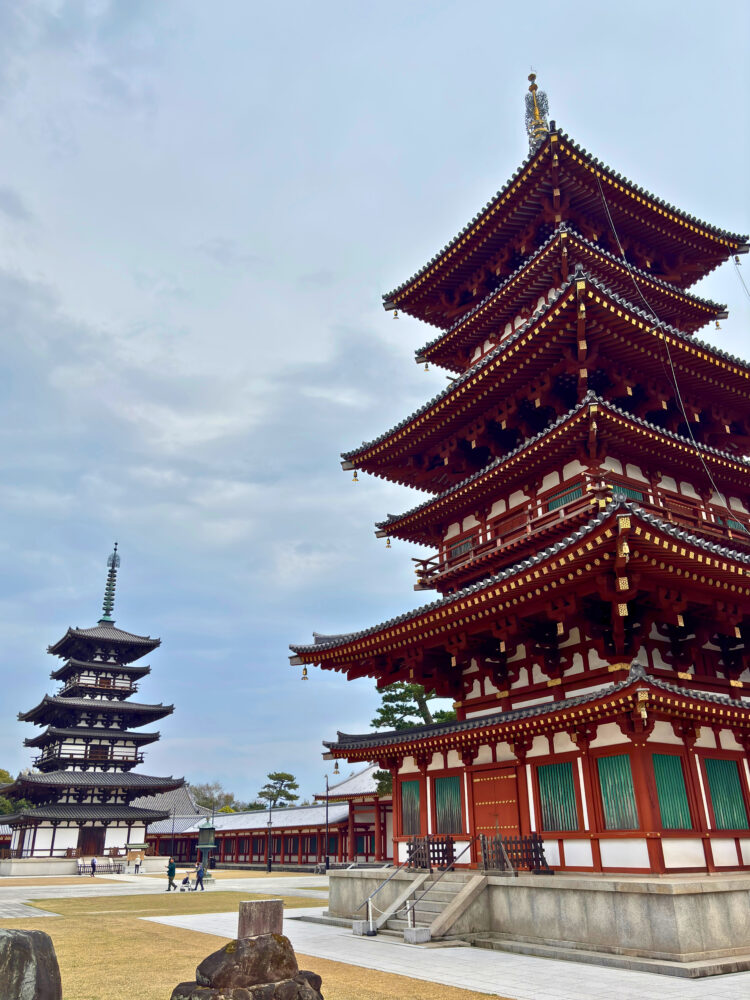 薬師寺・東塔と西塔