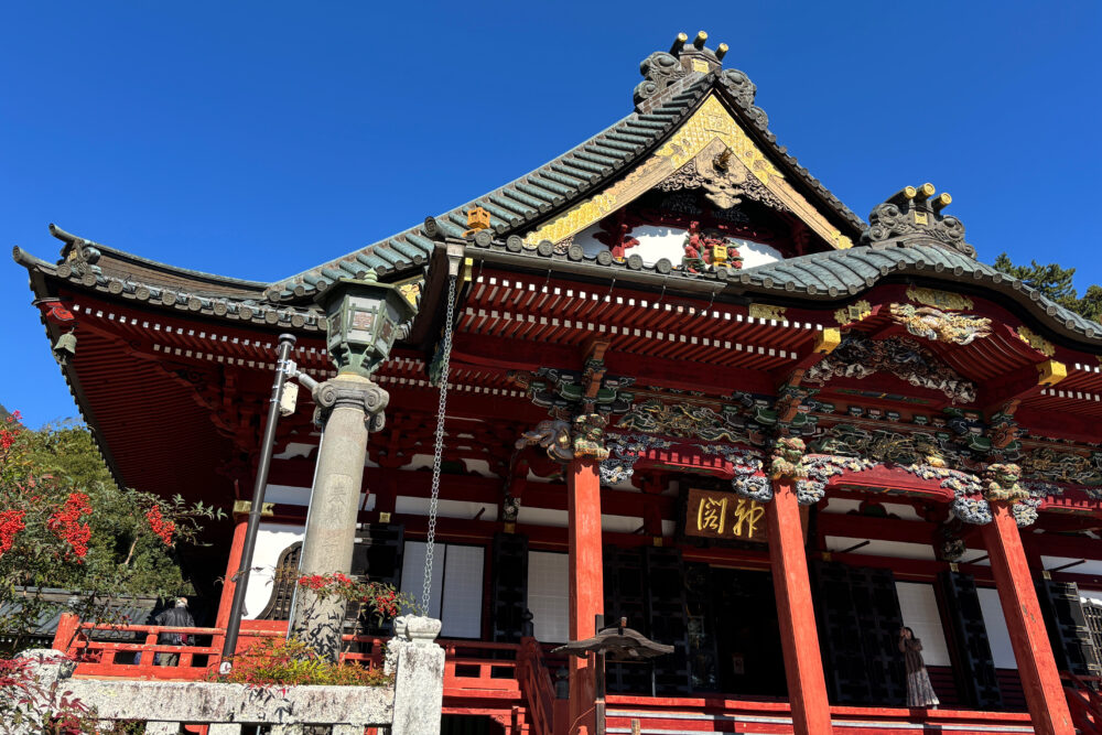 本堂の隣に建つ祖師堂