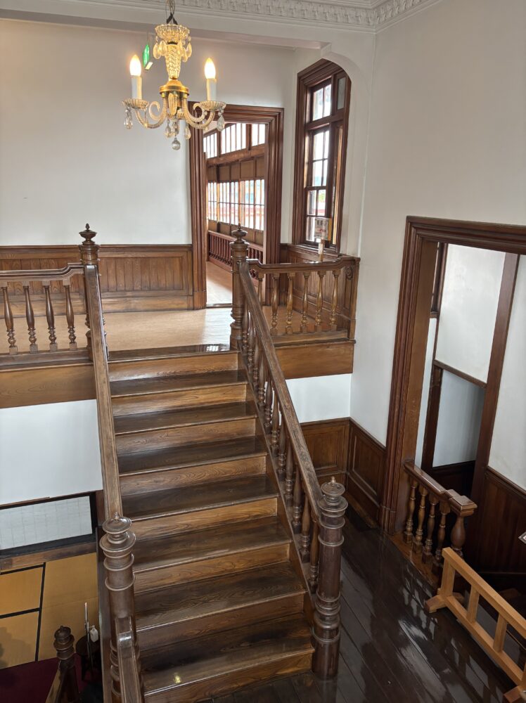 1階と2階をつなぐ踊り場。