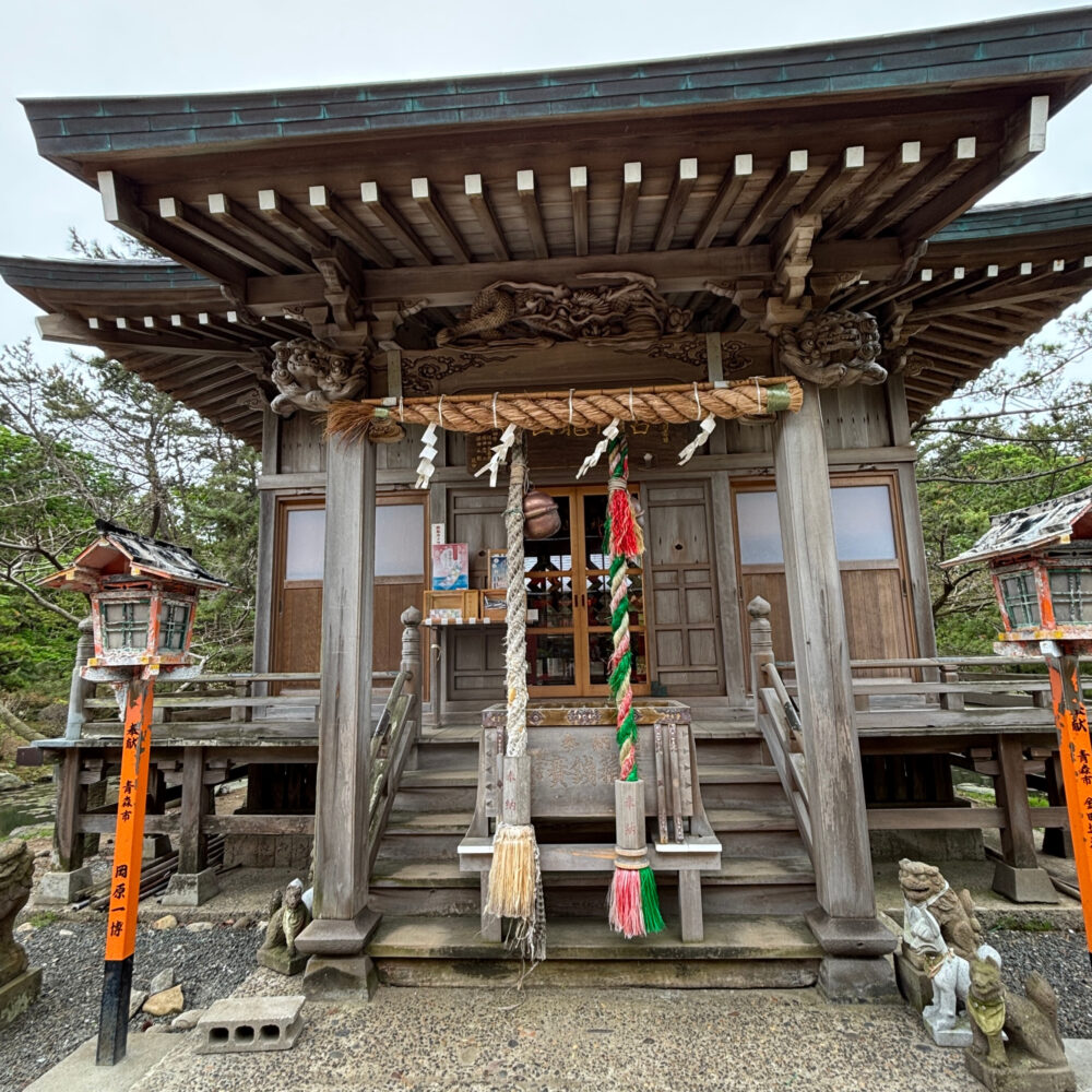 龍神宮を正面から見た外観。