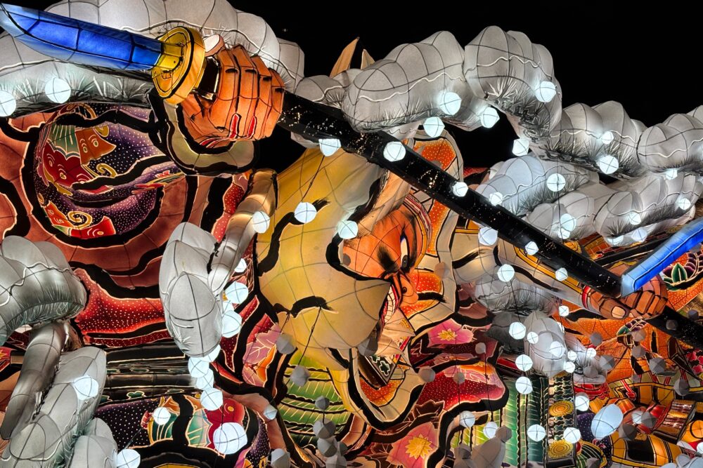 大型ねぶた「雪の吉野山 激闘」