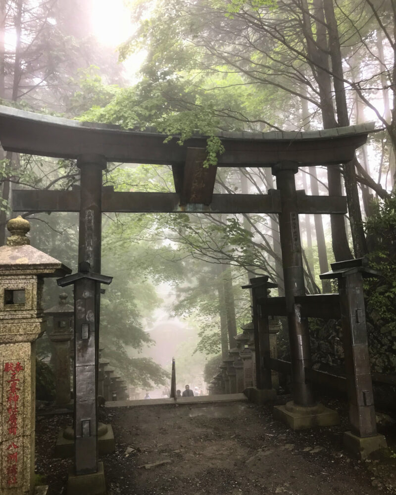 奥宮遥拝殿の鳥居