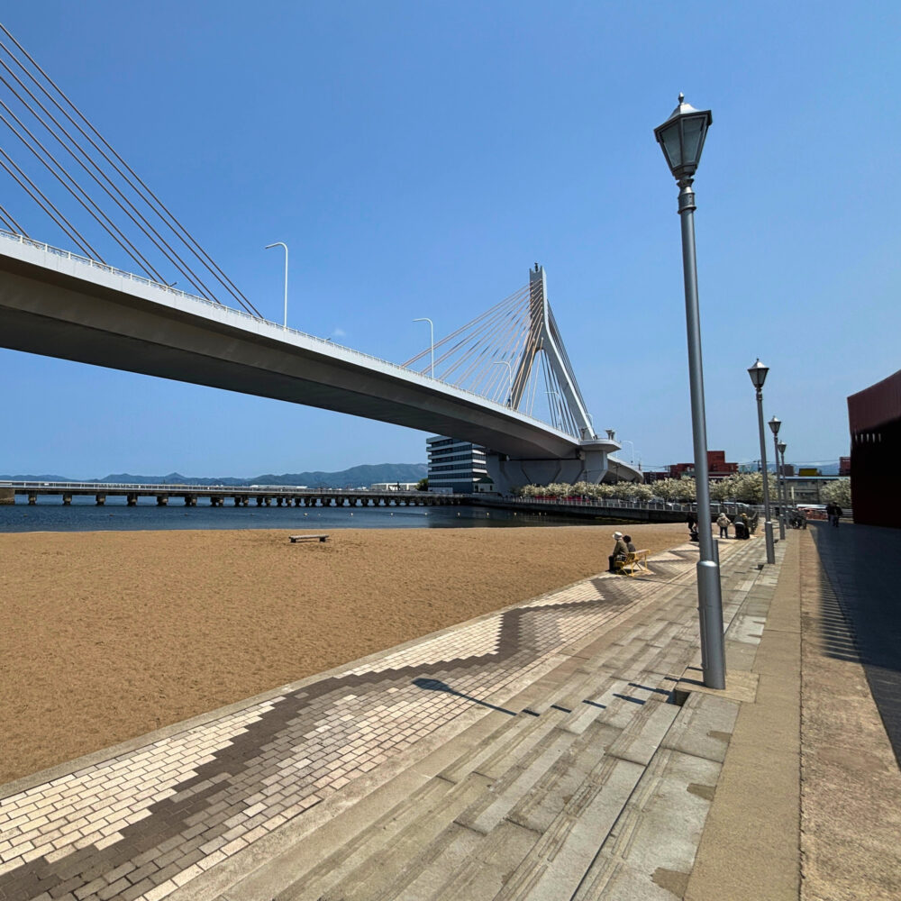 あおもり駅前ビーチのの様子