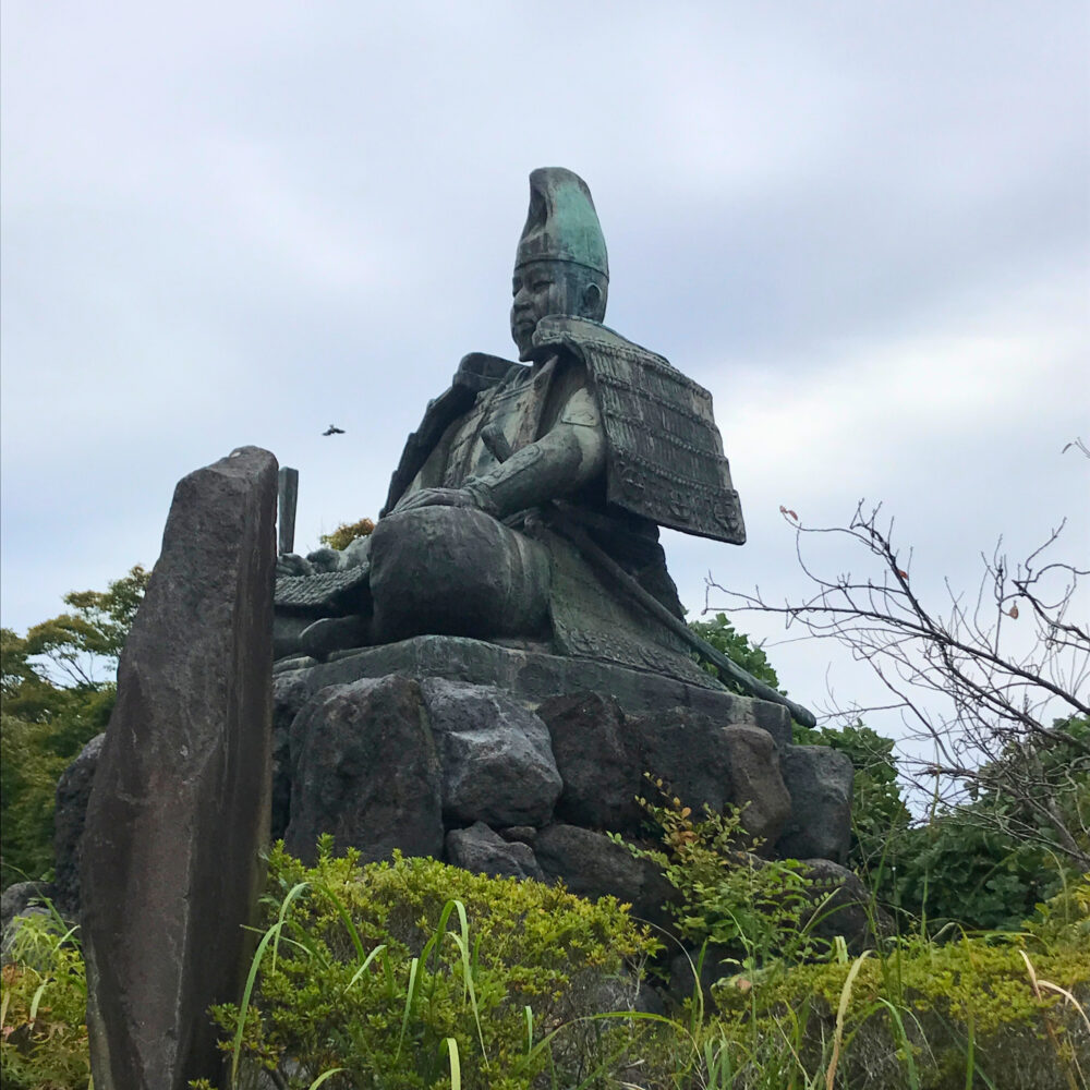 鎌倉・源氏山公園にある源頼朝像