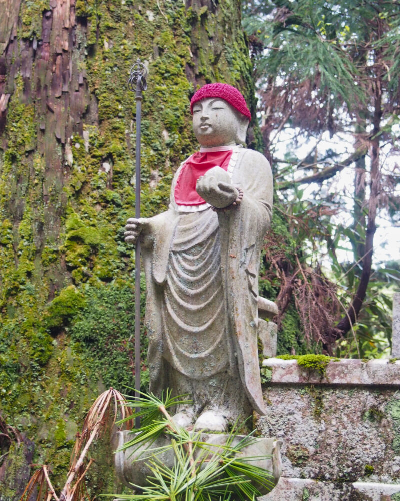 奥之院の参道脇のお地蔵様