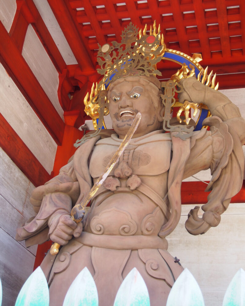 壇上伽藍 中門の持国天像 力強い表
