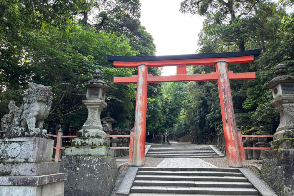 春日大社二ノ鳥居と石段