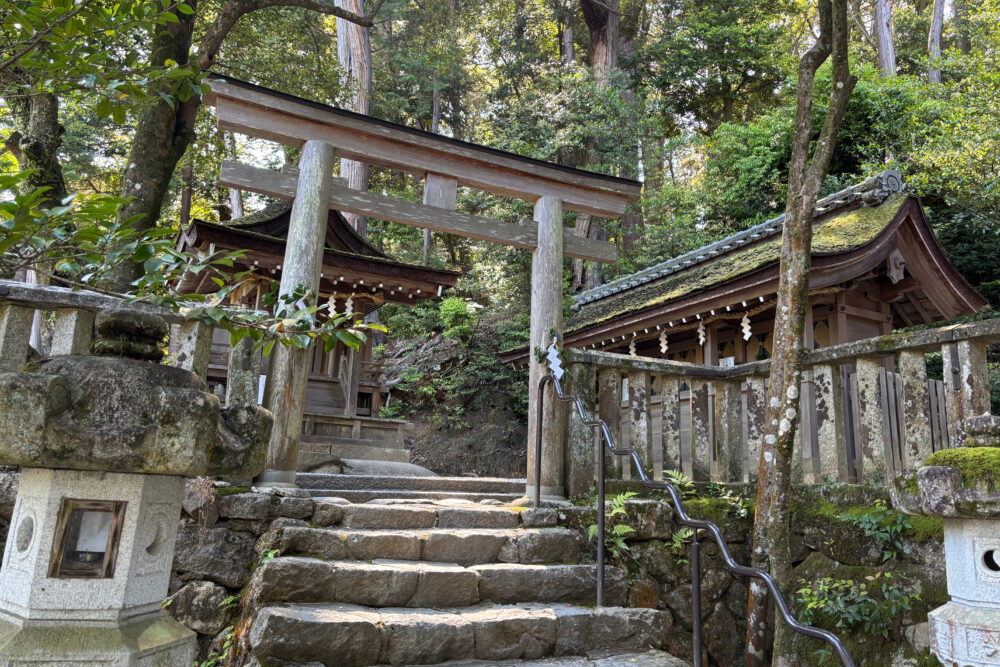 石上神宮境内にある天神社と七座社