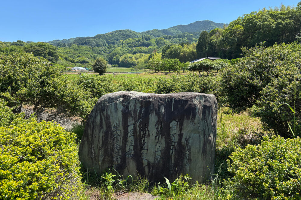 柿本人麻呂の歌を刻んだ万葉歌碑
