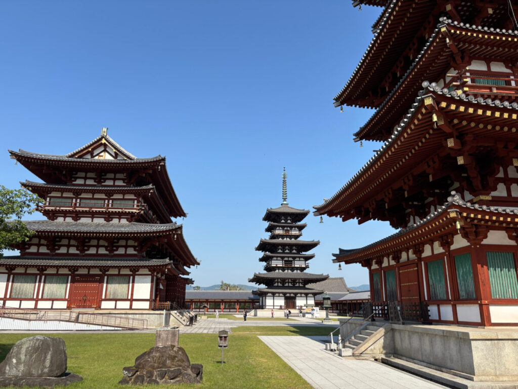 薬師寺の金堂・東塔・西塔