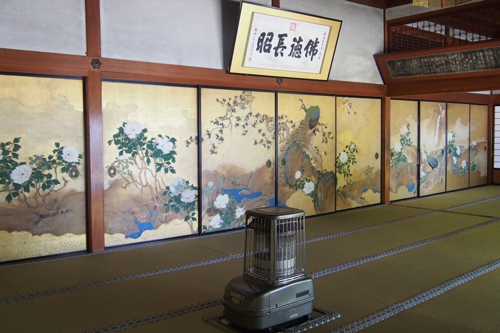 持明院の和室に飾られた襖絵