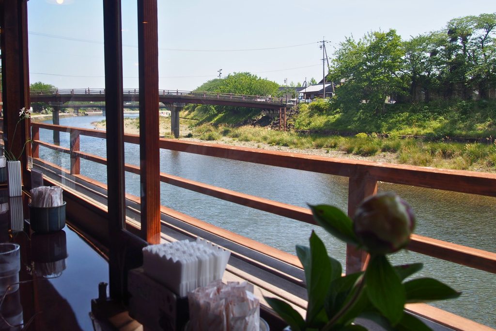 五十鈴川カフェから眺めた五十鈴川と新橋
