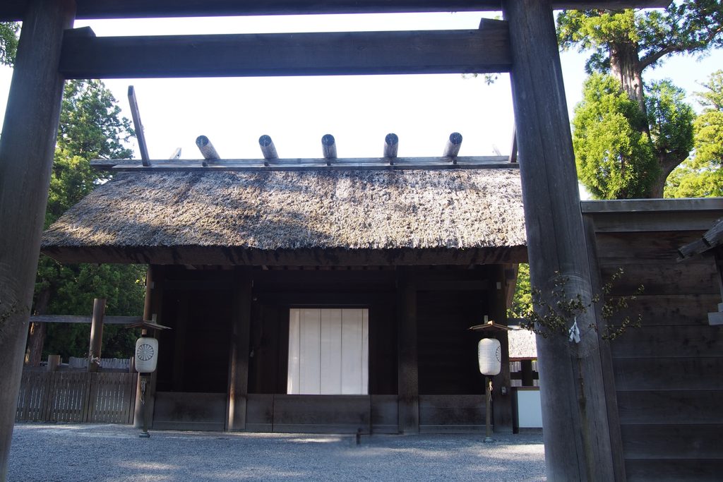 伊勢神宮外宮の正宮と鳥居